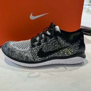 Nike Women’s Free RN Flyknit Sz 7.5